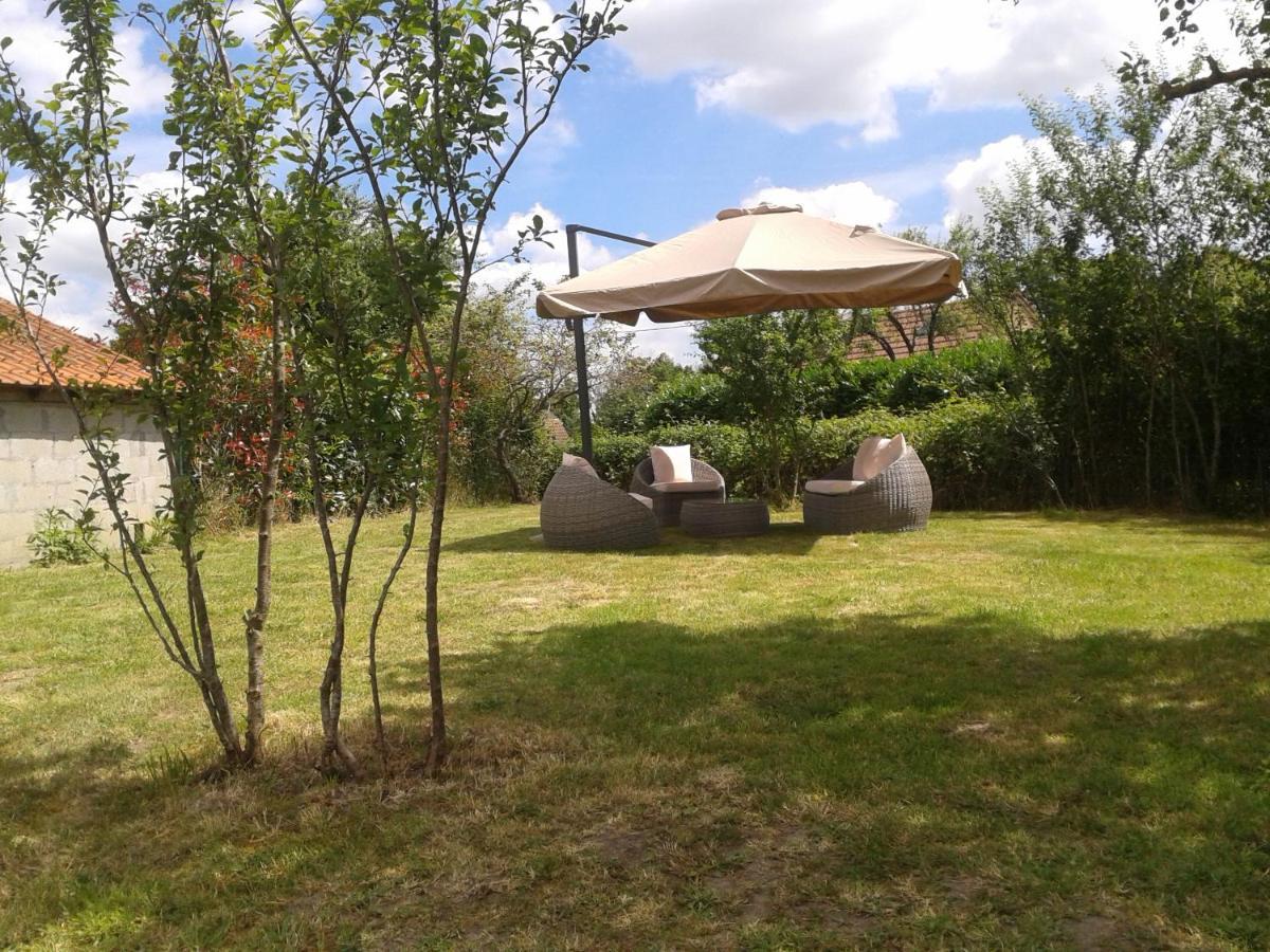 Bed and Breakfast Domaine De La Rue La Berthenoux Exterior foto